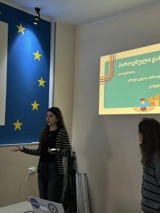 თინათინ ხარზიანი