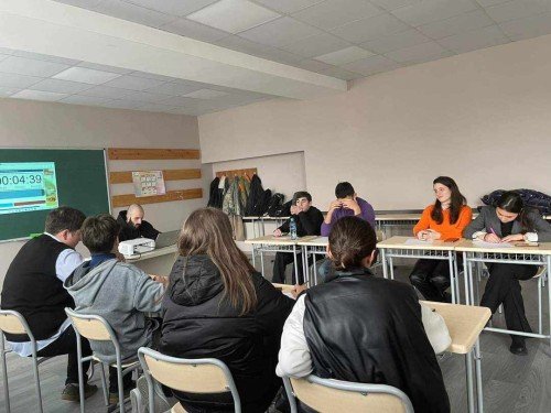 დებატების ხელოვნების გაცნობა სპიკერთან ერთად