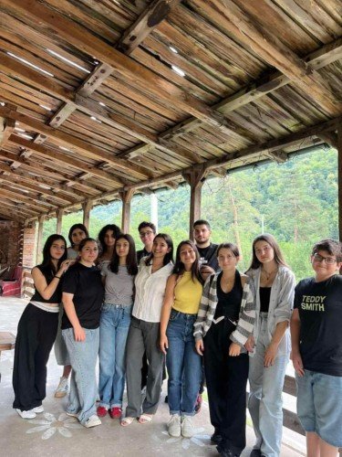 გასვლითი შეხვედრა ალისმერეთში, სხვადასხვა მრავალფეროვანი თემატიკით, როგორიცაა: წარმატების გასაღებები, აქტიური მოქალაქეობა, მოხალისეობის მნიშვნელობა...